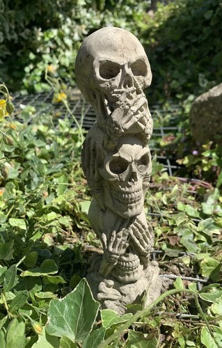 Stone garden small - stone, skull