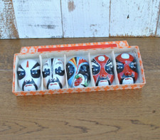 Vintage set of five porcelain Beijing opera masks - Hand painted - Signed