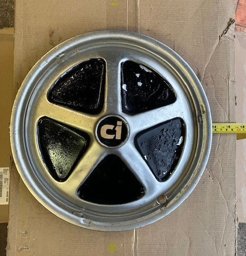 Vintage caravan hub cap - ci,