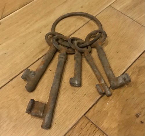 Bunch old lock keys - lock,