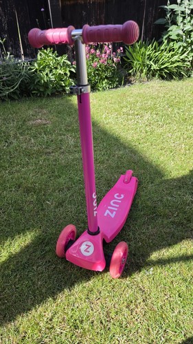 Zinc three wheeled light up - three,