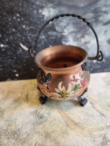 Souviner brass cauldron with - brass,