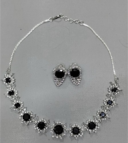 Necklace set with studs - with,