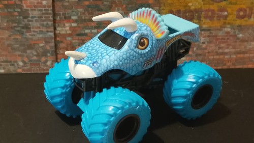 Hot wheels monster jam 64 - hot,