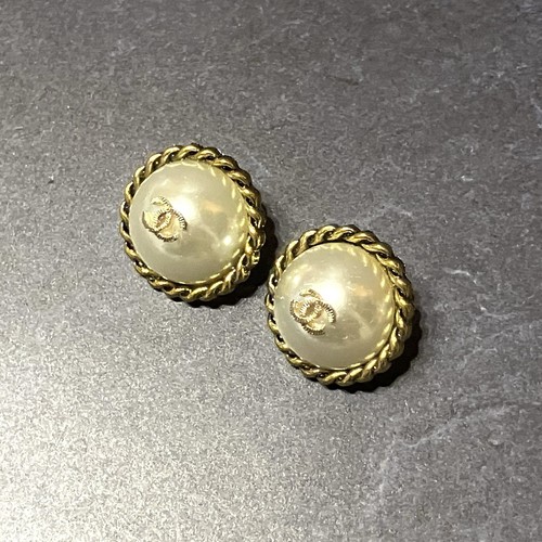 Vintage style gold - tone, pearl