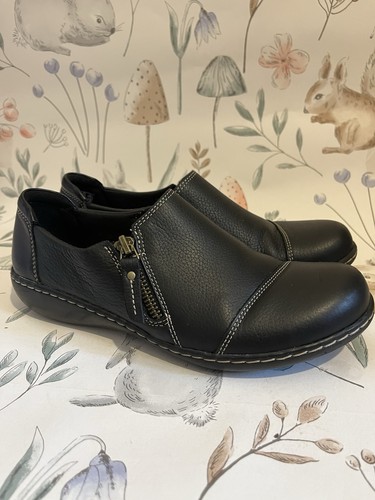 Clarks women adult size 5 - women’s,