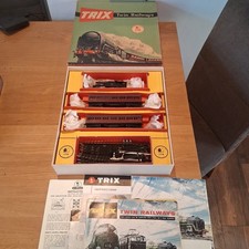 Trix 3 Rail Passenger Set