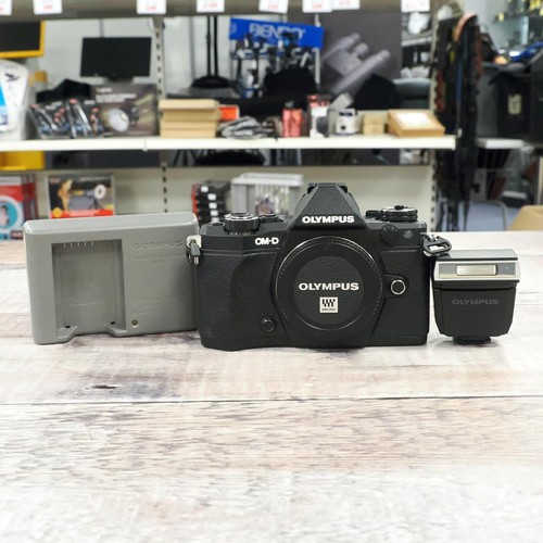 Used olympus m5 - om-d, e-m5