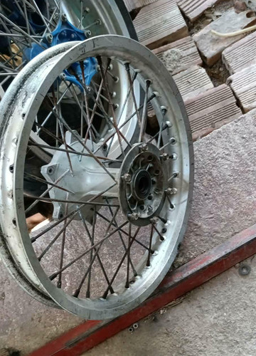 Rear wheel rim with hub - rear,
