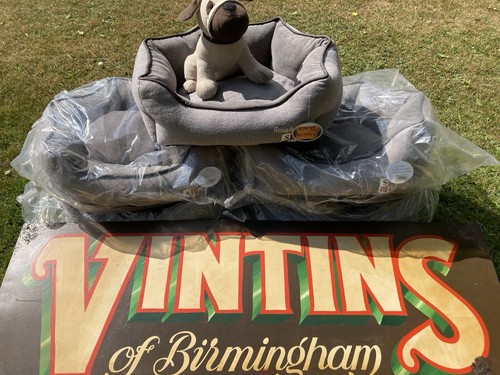 Small dog bed - small, snug