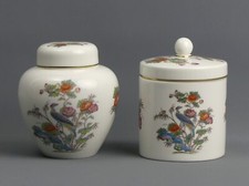 A FINE PAIR OF WEDGWOOD KUTANI