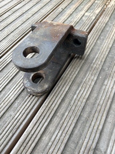 Fixing towing bracket - ￼￼,