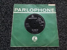 THE BEATLES - SHE LOVES YOU