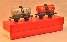2 x Trix Twin Tankers- 1x Esso silver- 1x Shell lubricating oil red-V.GOOD-BOXED