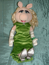 DISNEY STORE THE MUPPETS / MUPPET LGE MISS PIGGY 20" PLUSH SOFT TOY GREEN DRESS