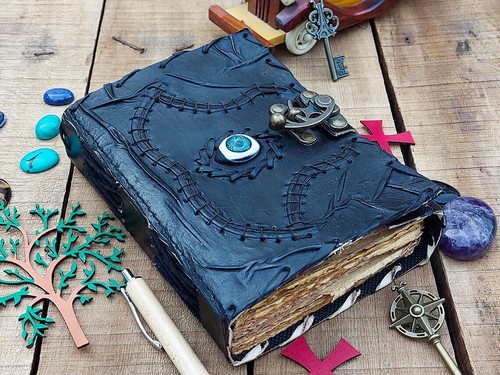 Hocus pocus vintage leather - vintage,