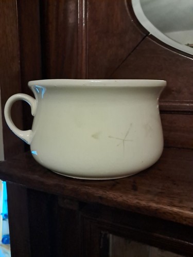 Chamber pot royal art pottery - pot.,