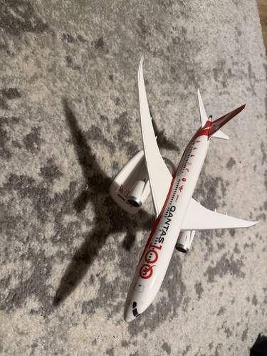 200 qantas 100 livery - qantas,