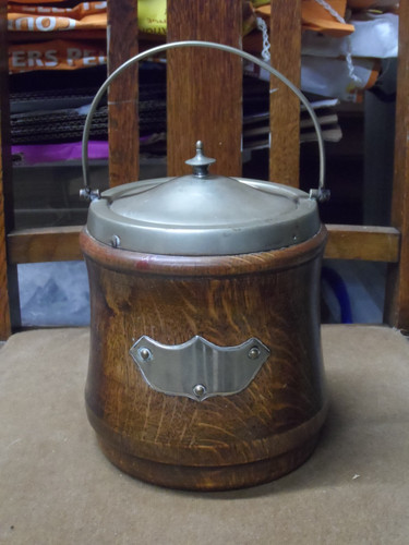 Vintage wooden biscuit barrel - wooden,