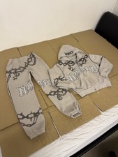 Named collective grey chains