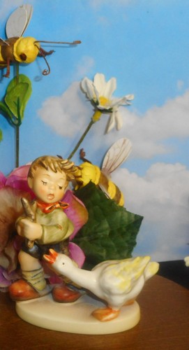 Hummel figure 2228 - figure,