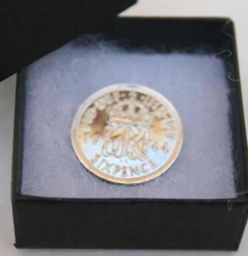 Sixpence tie pin brooch - pin/, /