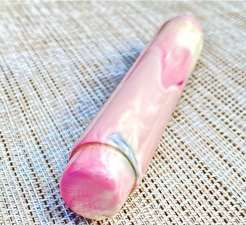Vintage pink bakelite rod - pink,