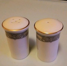 Royal Doulton Isabella Salt