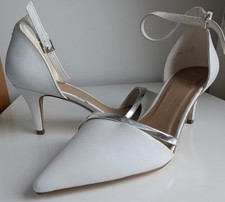 Womens Shoes Size 4 Cream