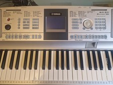 Ideal Christmas gift! Yamaha DGX-305 Portable Grand Electric Keyboard with Stand