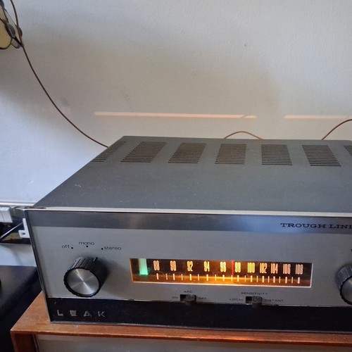 Leak trough line stereo - leak,