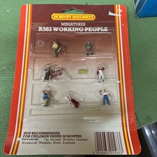 R076 Hornby 00 Gauge Footbridge X2 & R564 & R563 People All Still Boxed