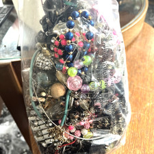 Joblot 2kg broken jewellery - joblot,