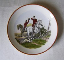 Crown Staffordshire Porcelain Wall Plate with Fox Hunting Scene: 19.5 cm