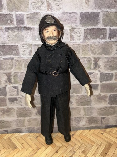 Dolls house scale - dolls, 1/12