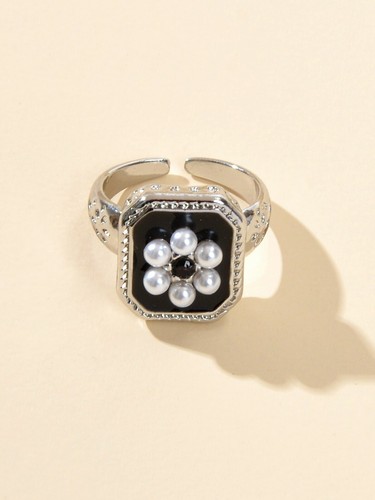 Retro textured jewellery pearl - textured,
