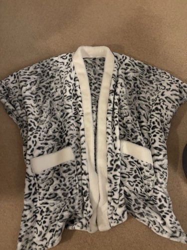 Fleecy poncho style blanket - fleecy,