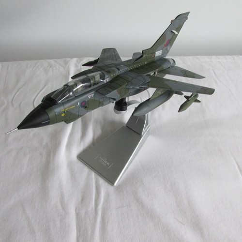 Corgi aa33619 panavia - corgi,