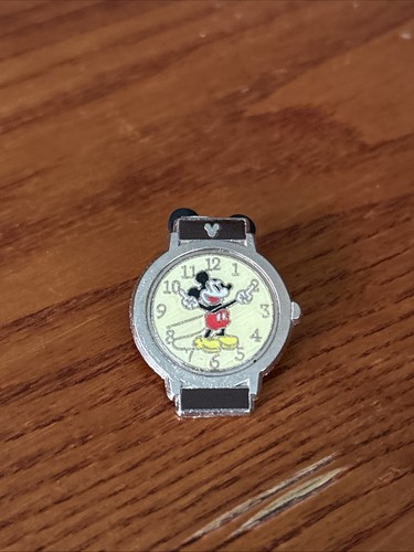 Mickey mouse watch pin badge - mouse,