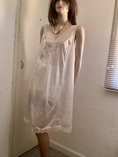 Vtg white silky antistat nylon - vtg,