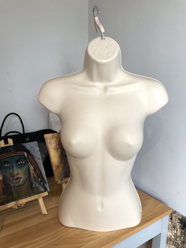 Half body hollow hanging - half,