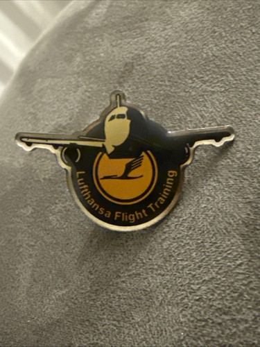 Lufthansa flight training pin - lufthansa,