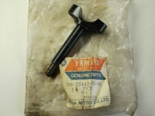 RD250 RD350 RD400 genuine Yamaha handle bar holder clamp 256 23442 00 98 
