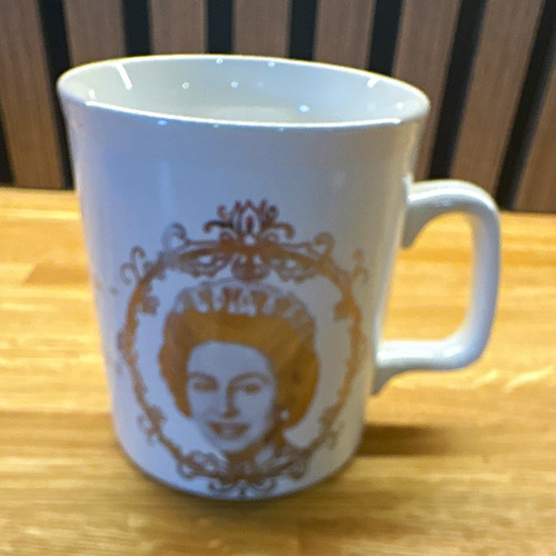 Kiln craft queen elizabeth - elizabeth, ii