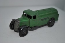 DINKY TOYS (UK) - 25 SERIES TANKER - GREEN / PETROL