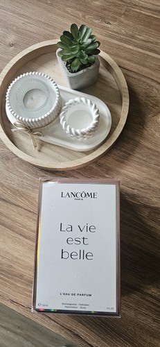 Vie est belle - leau, de