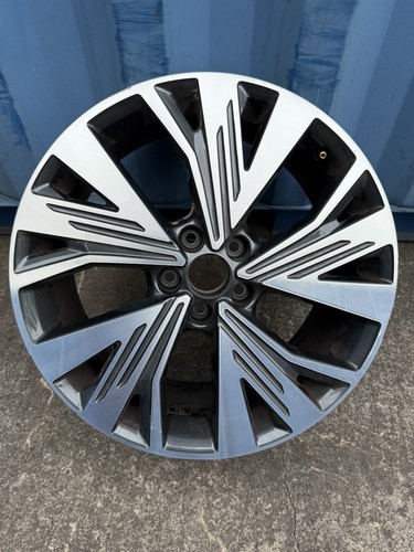 Genuine audi tron - q4, 8j