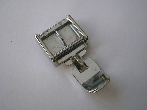 Sewing machine clip zipper - clip, on