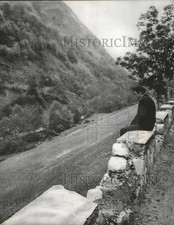 Press Photo Gregory Peck in "Behold a Pale Horse" - cvo04527