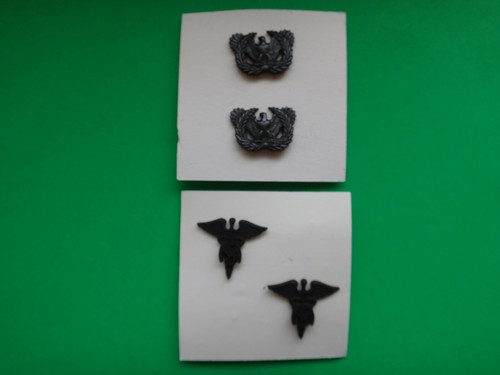 Pairs metal badges - us,
